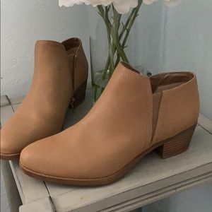 Naturalizer Tan Fall Booties